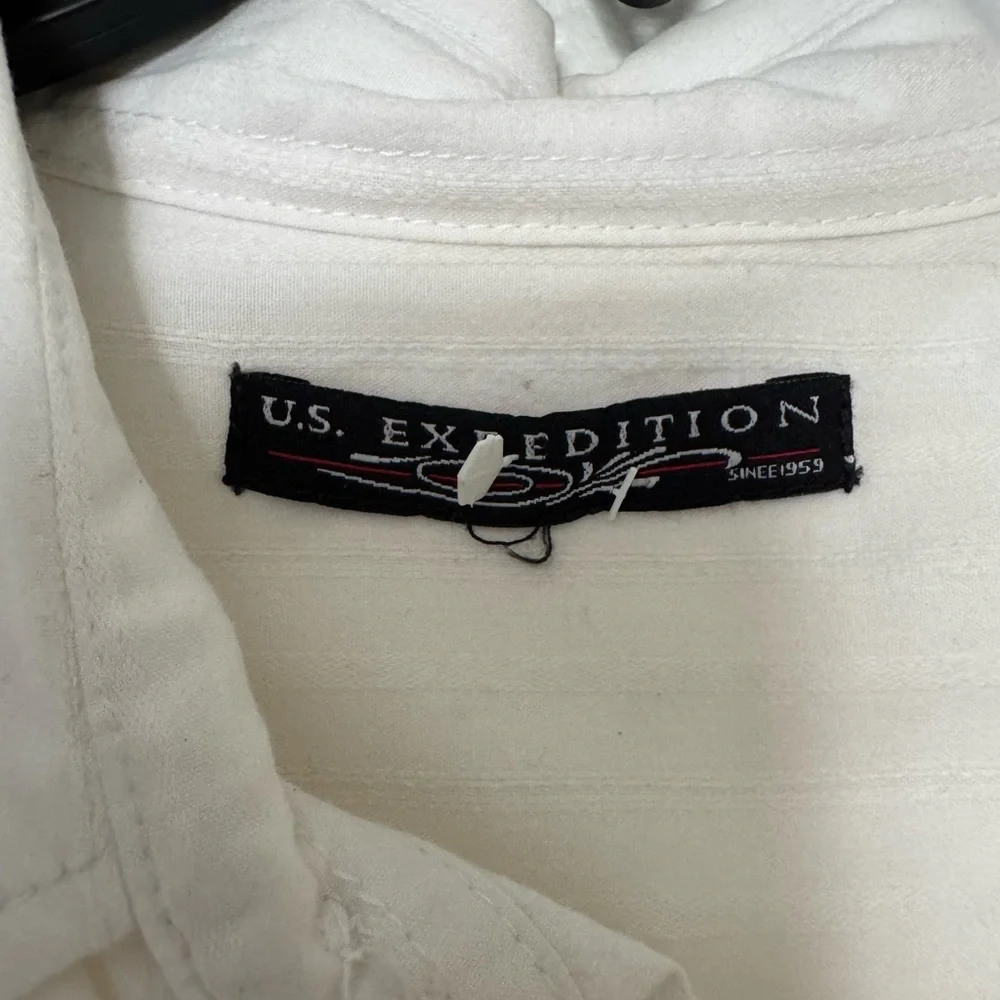 White Button-Up Shirt with Graphic Design - Picture 3 of 4